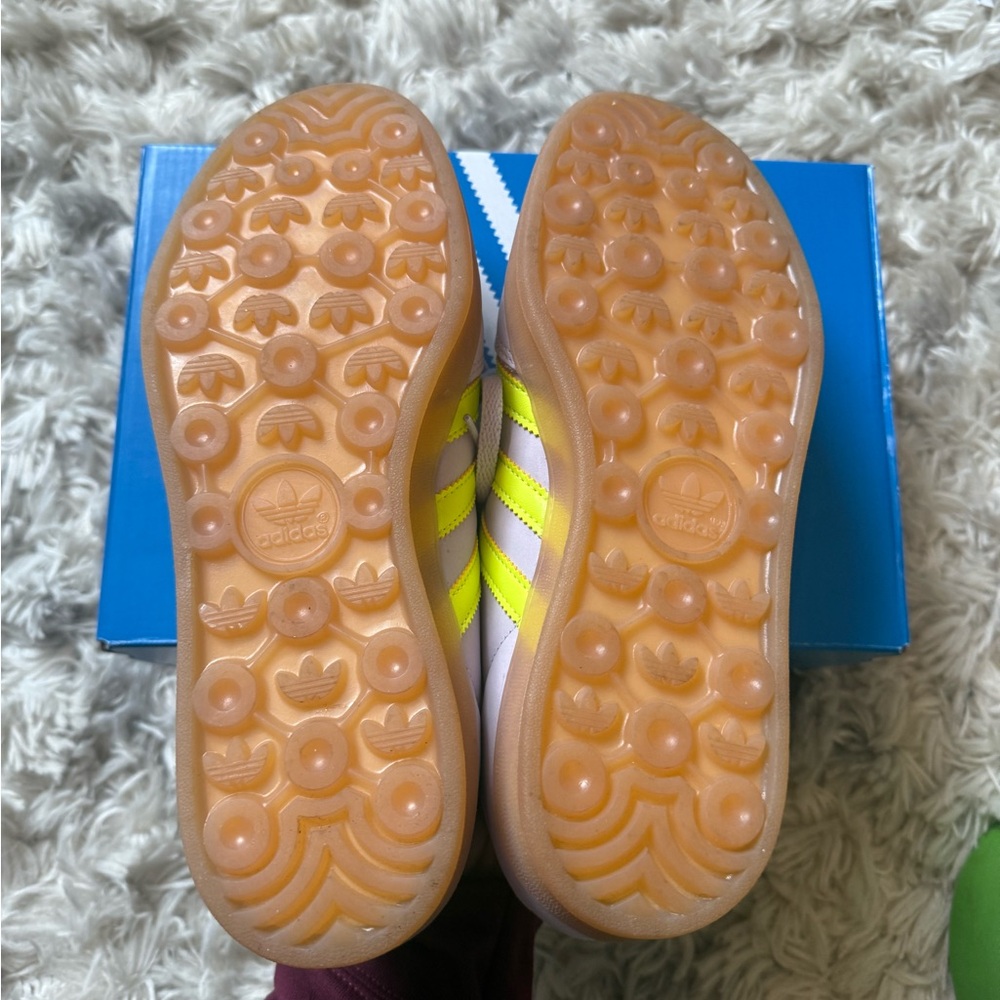 adidas Women's Sneakers in Light Gray and Neon Yellow - Picture 7 of 8